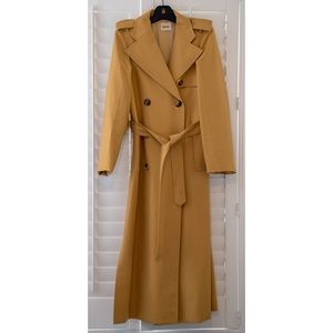 Fabulous Khaite tench coat with couture lines and fabric